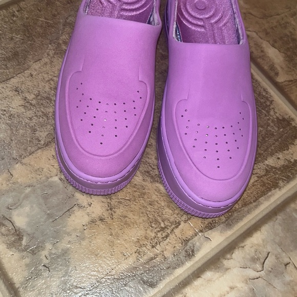 Woman’s NWT 7.5 Pinkish Purple NIKE AIR FORCE SLIDES - Picture 6 of 6